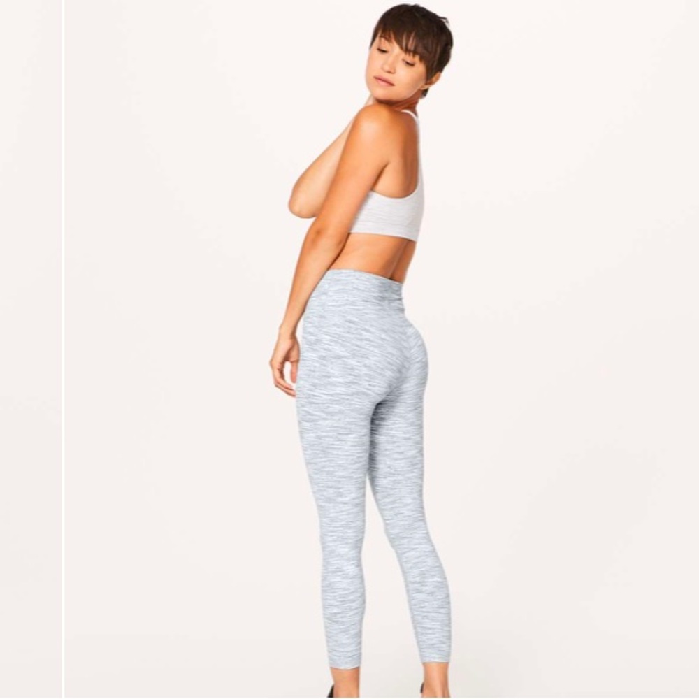 Lululemon Wunder Under Hi-Rise 7/8 Tight *25"
Wee Are From Space Ice Grey size 4